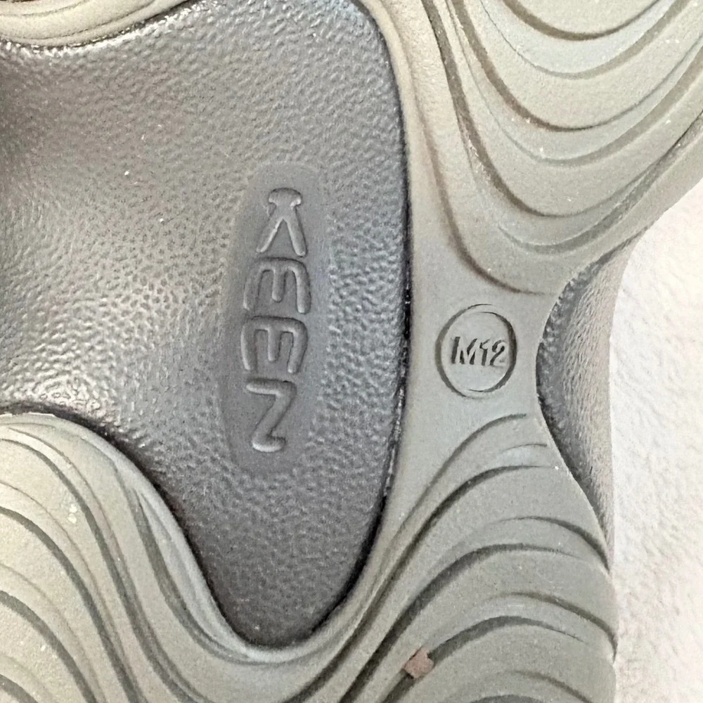 KEEN Yogui Arts Clog Sandal Mens Grey Size 12 Graphite Textured Slip On Mules